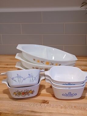 Set Of Pyrex Dishes